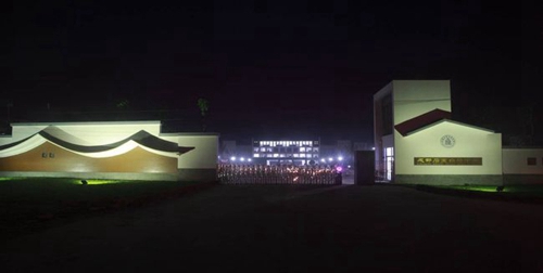 成都石室白馬中學(xué)校園夜色