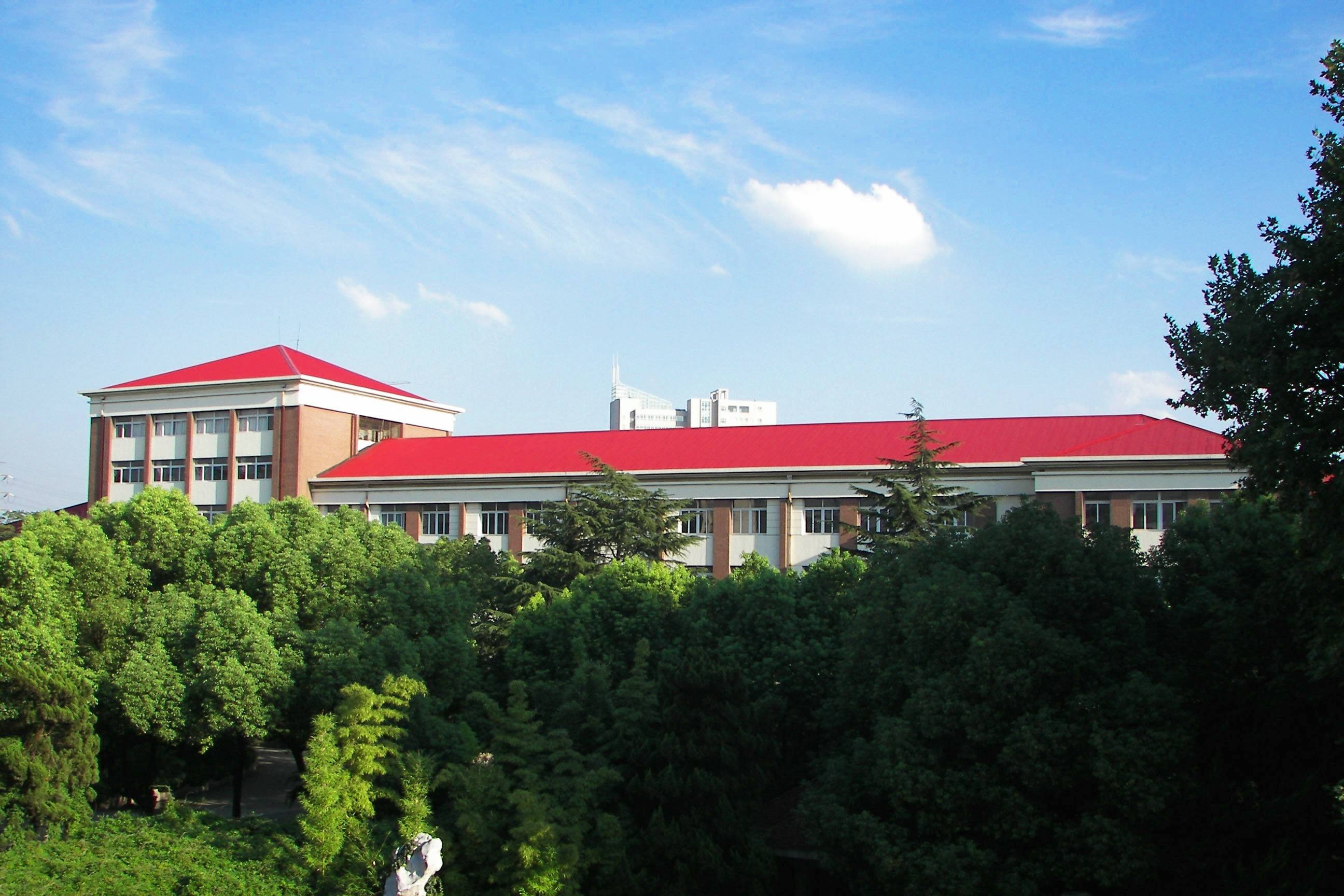 2022年重慶市統(tǒng)景職業(yè)中學(xué)收費標(biāo)準(zhǔn)高不高呢？ 