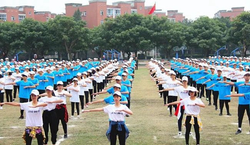 樹德中學(xué)博瑞實(shí)驗(yàn)學(xué)校高中團(tuán)體操表演《舞動青春》