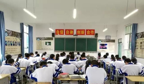 四川省劍閣縣開(kāi)封中學(xué)課堂