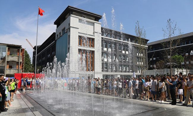 成都市第二十中學校高中部校園噴泉