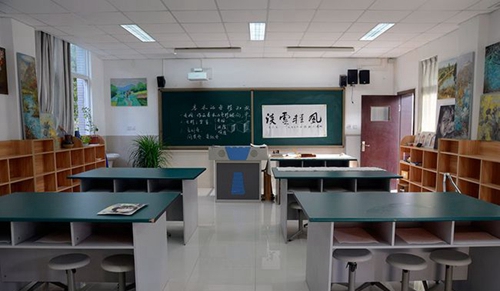 成都市中和中學美術室2