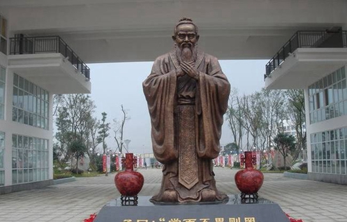 四川省溫江中學(xué)孔子像