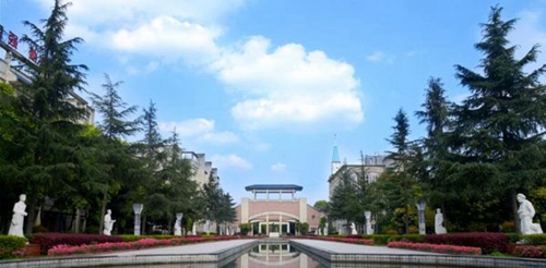 樂(lè)山一中校園景色