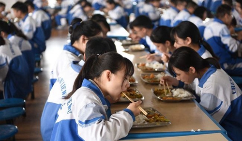 大邑縣實驗中學(xué)學(xué)生用餐