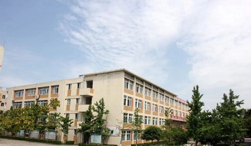 大邑縣實驗中學(xué)整潔校園