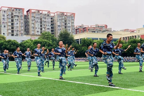 成都高新實(shí)驗(yàn)中學(xué)軍體拳方隊(duì)