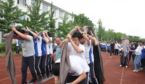 新津縣華潤(rùn)高級(jí)中學(xué)“風(fēng)火輪”接力