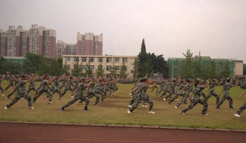 新津縣華潤(rùn)高級(jí)中學(xué)匕首操