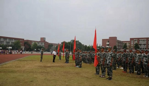 新津縣華潤(rùn)高級(jí)中學(xué)軍訓(xùn)匯演