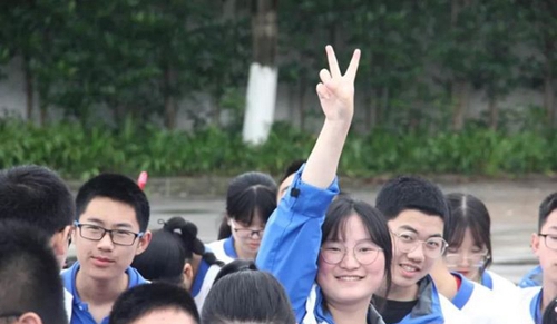 新津縣華潤(rùn)高級(jí)中學(xué)啦啦隊(duì)員