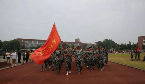 新津縣華潤(rùn)高級(jí)中學(xué)受閱方隊(duì)