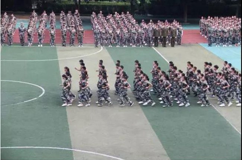 金堂縣竹篙中學校軍訓匯演
