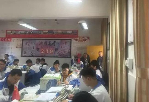 金堂縣竹篙中學校巡視課堂