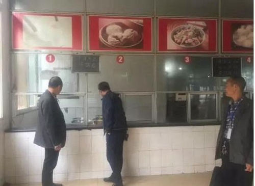 金堂縣竹篙中學校巡視食堂