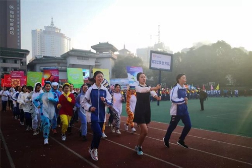成都石室中學(xué)(劍橋國際高中)運動會入場