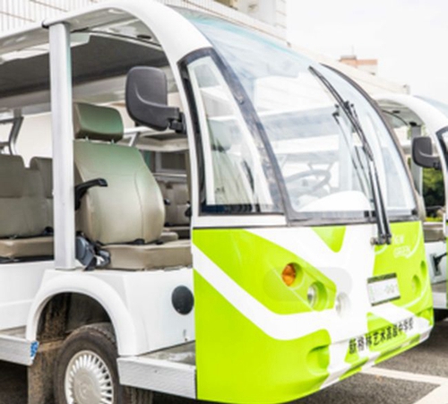 龍泉驛區(qū)新格林藝術高級中學校車
