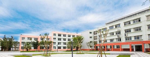 龍泉驛區(qū)新格林藝術高級中學校園風貌
