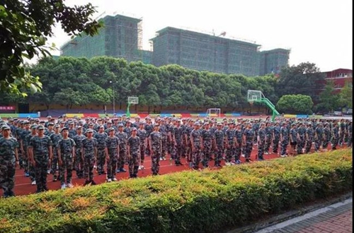 成都石室佳興外國語實驗學校新生軍訓