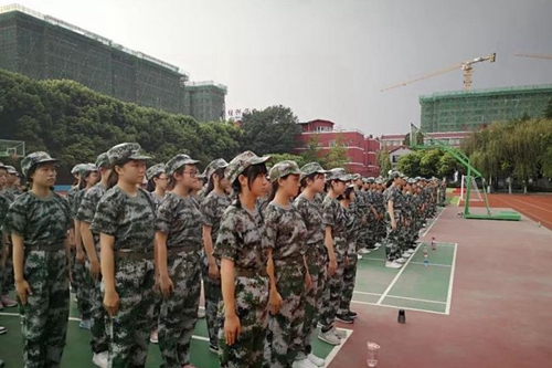 成都石室佳興外國語實驗學校新生軍訓3