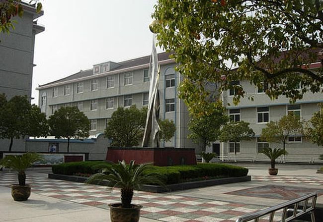 嘉陵區(qū)大通中學學校標志