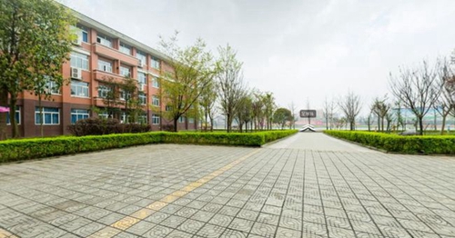 四川省崇慶中學(xué)花園
