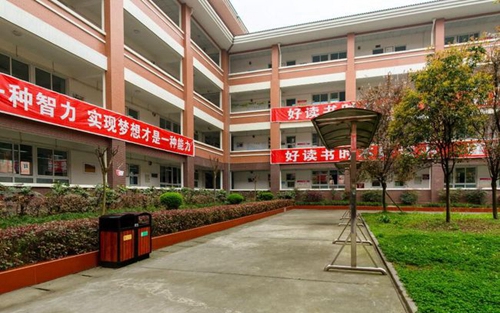 四川省崇慶中學(xué)校園環(huán)境