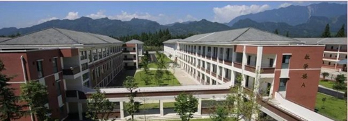 都江堰市青城山高級中學校園環(huán)境