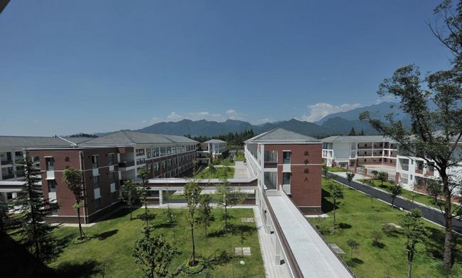 都江堰市青城山高級中學教學樓