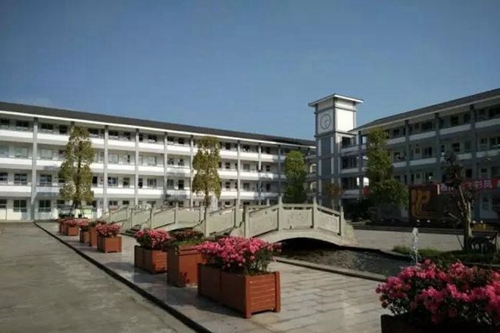邛崍市平樂中學(xué)校教學(xué)樓