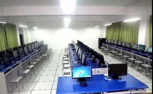 邛崍市平樂中學(xué)校學(xué)生機(jī)房