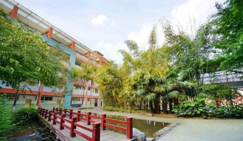 四川師范大學(xué)附屬中學(xué)池塘