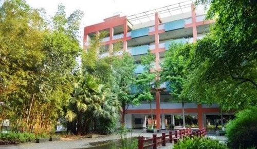四川師范大學(xué)附屬中學(xué)池塘景色
