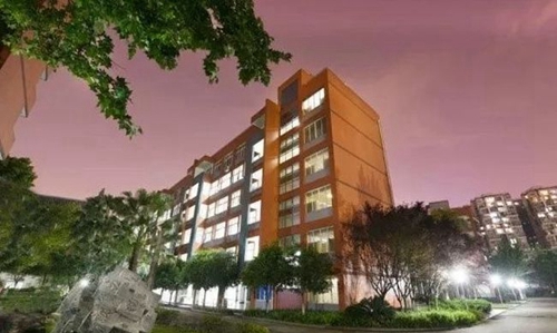 四川師范大學(xué)附屬中學(xué)校園夜景