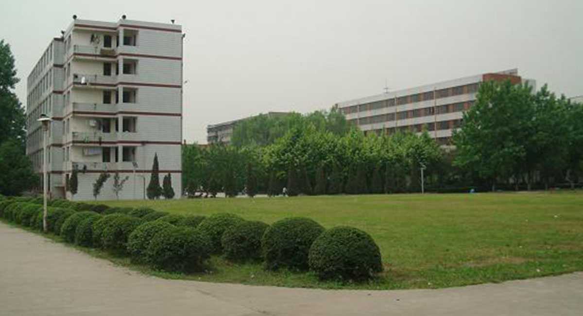 學(xué)校環(huán)境