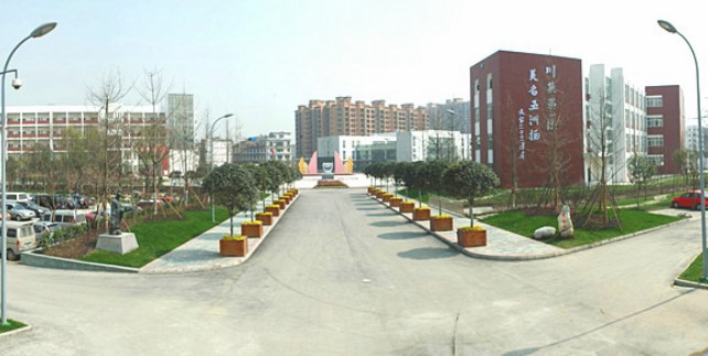 學(xué)校道路