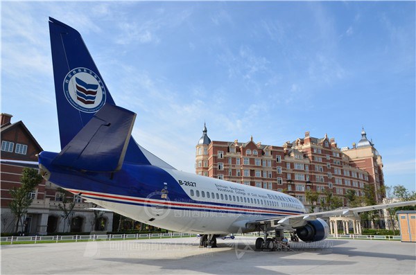 四川西南航空專修學(xué)院波音737-300