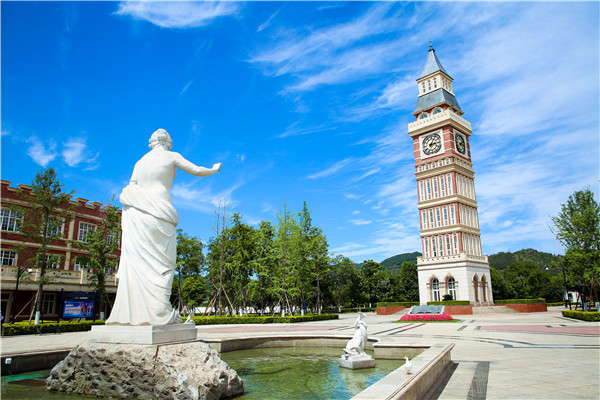 2019年成都航空旅游職業(yè)學(xué)校學(xué)費(fèi)是多少?