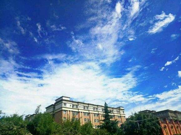 學(xué)校天空