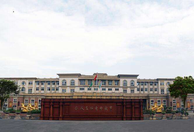 學(xué)校大門