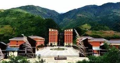 怒江州民族中等專業(yè)學校|怒江州技工學校圖片