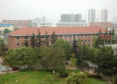 云南外事外語職業(yè)學院2023年招生專業(yè)?學費標準