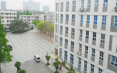 四川省廣漢市職業(yè)中專學(xué)校專業(yè)學(xué)費(fèi)要多少錢