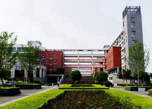 云南交通高級(jí)技工學(xué)校2024年報(bào)名學(xué)費(fèi)多少錢(qián)