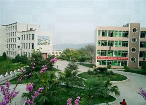 重慶第一財(cái)貿(mào)學(xué)校2025年報(bào)名條件是什么